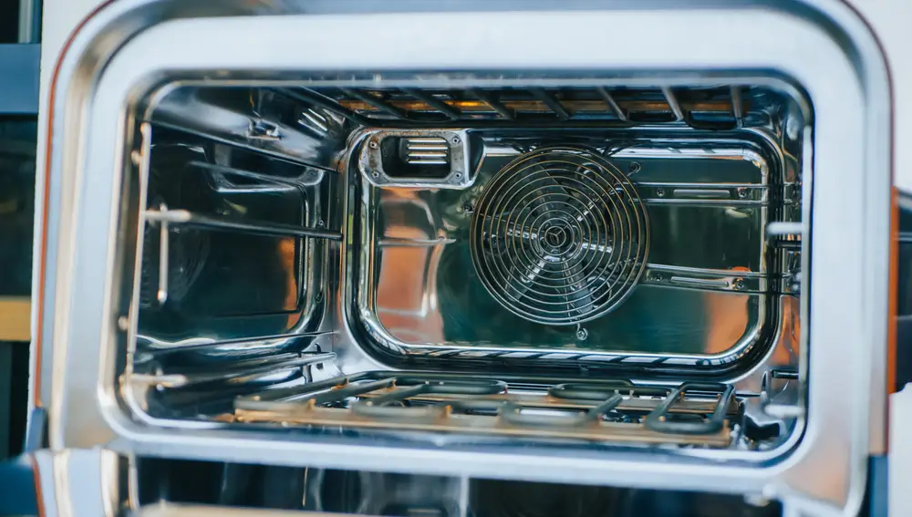 Mantener limpio el interior del horno puede ser todo un reto
