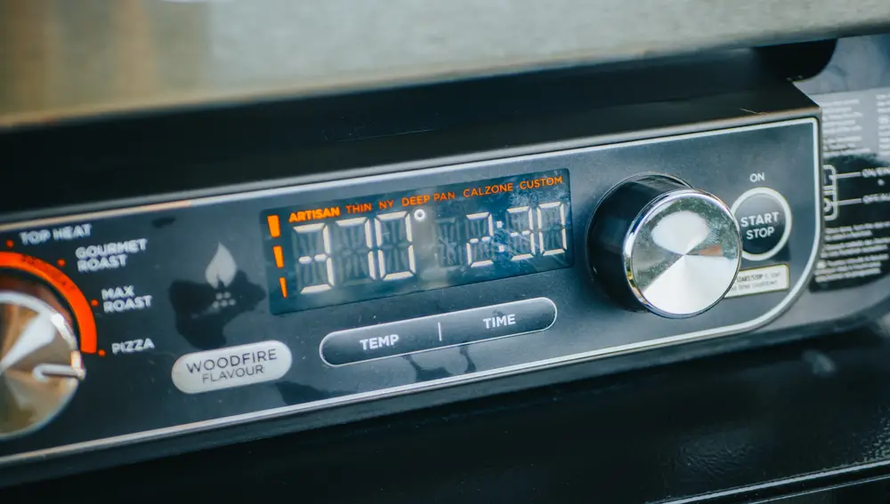 Pantalla y controles del Horno Ninja Woodfire