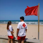Cierran las playas afectadas por el posible vertido marino, que está siendo analizado