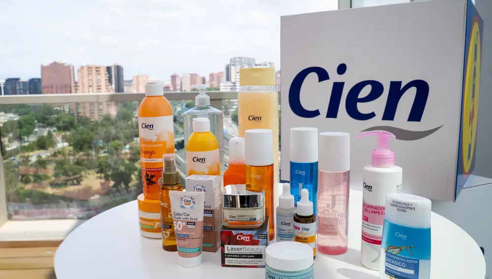 Lidl se ha vuelto a aliar con la reconocida doctora Ana Molina, dermatóloga y directora de comunicación de la Academia Española de Dermatología y Venereología.