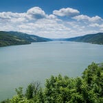 Entre los ríos más largos, anchos o caudalosos, se encuentra el Danubio, conocido por ser el que más países atraviesa de todo el mundo