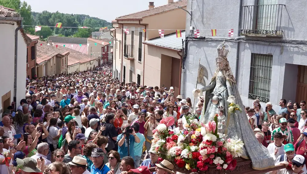 Miles de zamoranos participan en la tradicional romería de la Virgen de la Concha entre Zamora y La Hiniesta