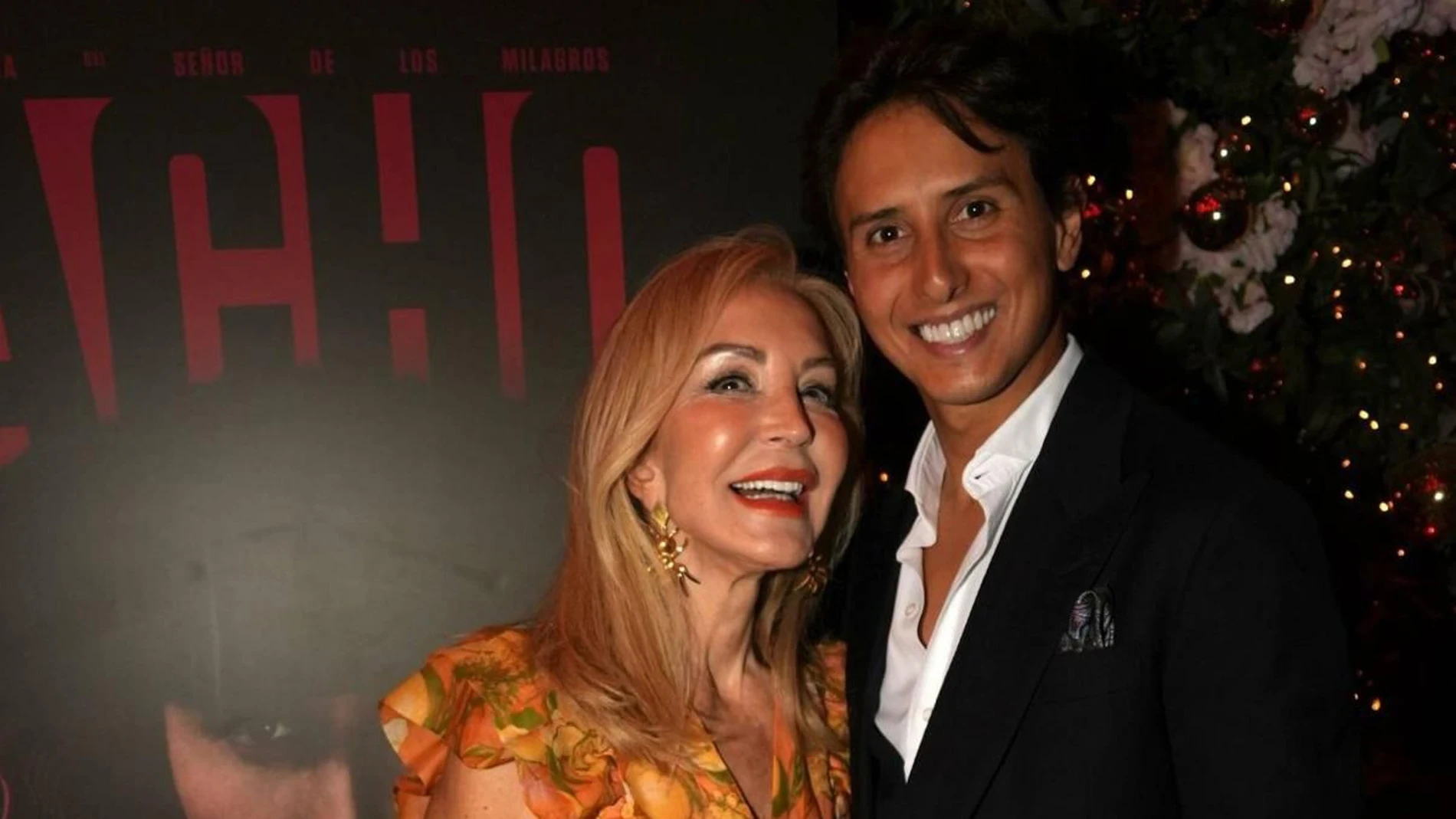 Carmen Lomana junto a Roca Rey