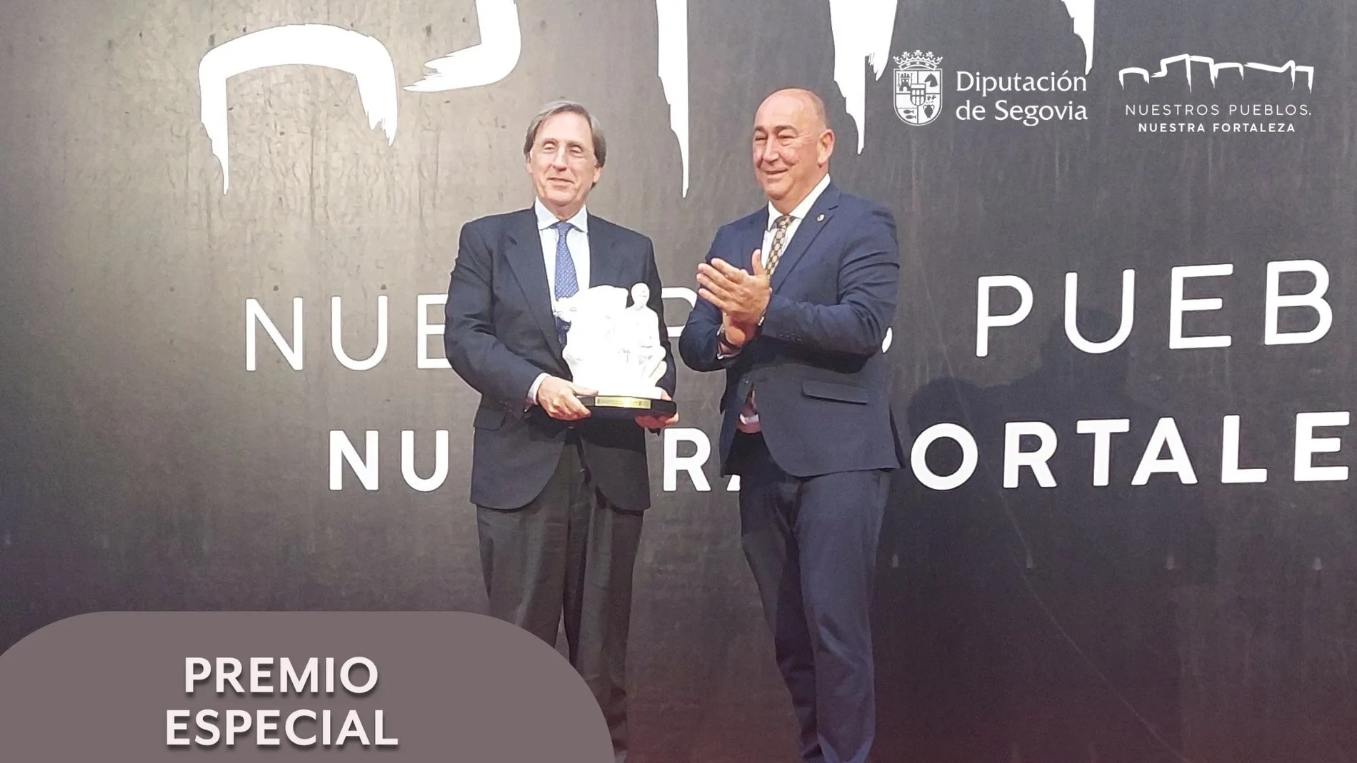 Miguel Ángel de Vicente entrega a Tomás Pascual el Premio Especial de la Diputación de Segovia 2024