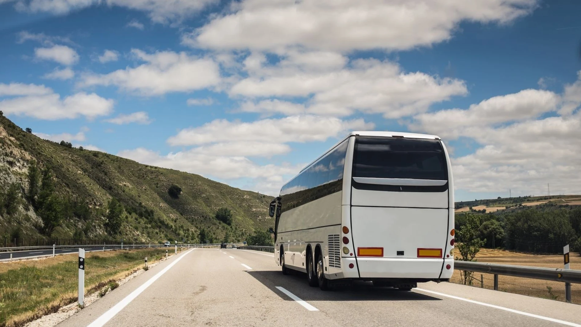 En el caso de los autobuses interregionales de titularidad estatal o VACs, se comercializarán cuatro nuevos títulos multiviajeREMITIDA / HANDOUT por MINISTERIO DE TRANSPORTESFotografía remitida a medios de comunicación exclusivamente para ilustrar la noticia a la que hace referencia la imagen, y citando la procedencia de la imagen en la firma12/06/2025
