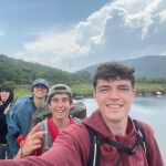 Santiago Quemada del Pino, el primero de la foto, durante un viaje con sus amigos
