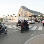  Trabajadores se dirigen este jueves a Gibraltar para comenzar su jornada laboral, un día después de que la Comisión Europea, el Reino Unido y España llegaran a un acuerdo sobre el estatus de Gibraltar tras el Brexit. 
