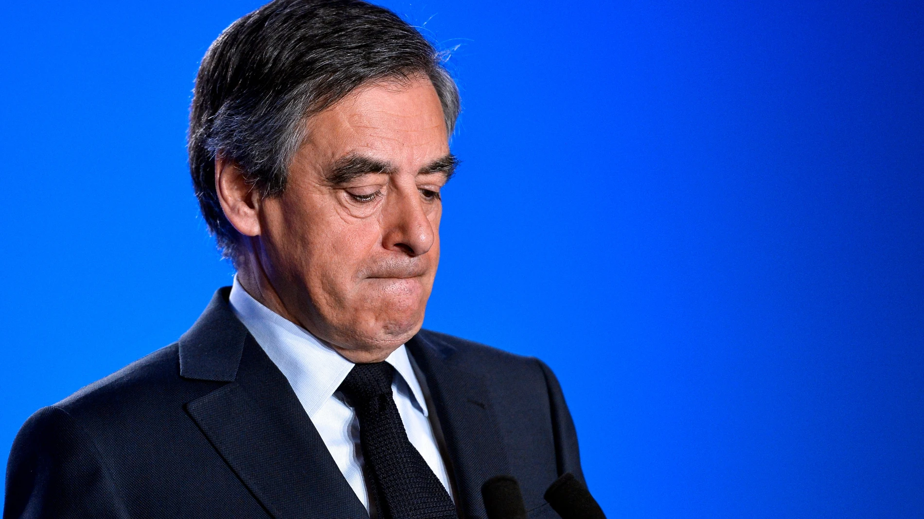 (Foto de ARCHIVO) PARIS, March 1, 2017 Francois Fillon attends a press conference in Paris, France on March 1, 2017. French presidential candidate Francois Fillon confirmed Wednesday that he would be summoned on March 15 by the investigating magistrates over alleged fake jobs. zf) Europa Press/Contacto/Thierry Mahe 01/03/2017 ONLY FOR USE IN SPAIN