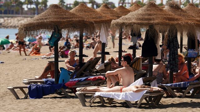 Bañistas en la playa en Málaga