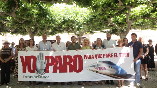 Paro de cinco minutos a las puertas de la Diputación de Zamora como protesta