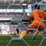 Bono detiene el lanzamiento de penalti de Fede Valverde
