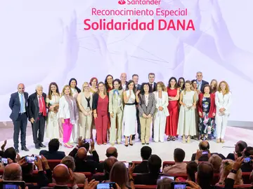 Su Majestad la Reina acudió a la entrega de premios de la XVII edición de su iniciativa solidaria ‘Euros de tu Nómina’. Su Majestad la Reina acudió a la entrega de premios de la XVII edición de su iniciativa solidaria ‘Euros de tu Nómina’.