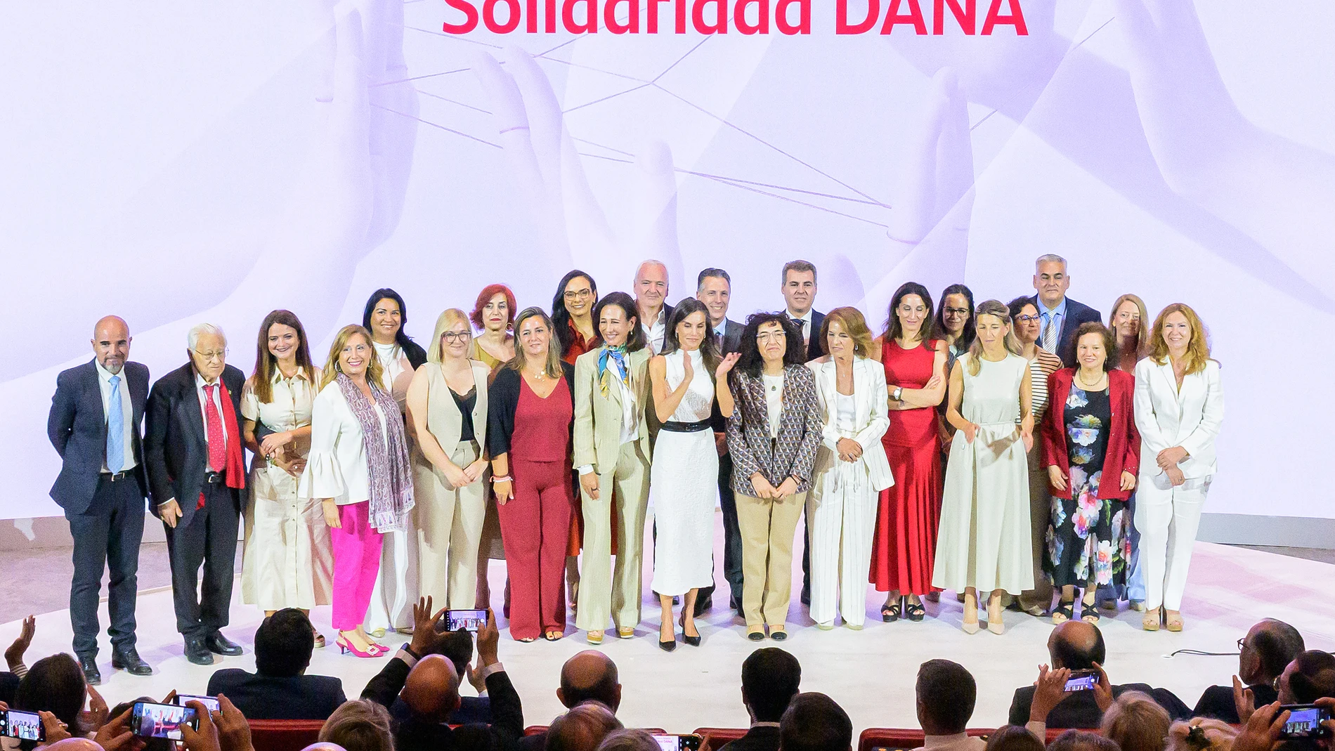 Su Majestad la Reina acudió a la entrega de premios de la XVII edición de su iniciativa solidaria ‘Euros de tu Nómina’.