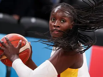 Awa Fam atrapa un rebote en el pasado Eurobasket Awa Fam atrapa un rebote en el pasado Eurobasket