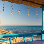 Uno de los chiringuitos cerca de cal&oacute; des Mort