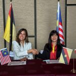 La concejala Blanca Jiménez suscribe el convenio de colaboración con Malasia