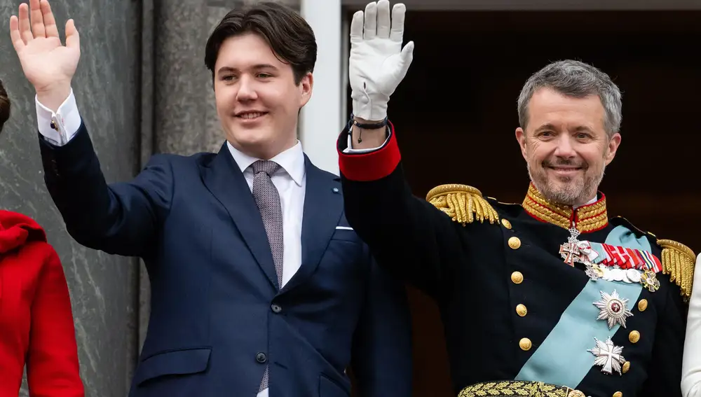 El rey Federico X de Dinamarca y su hijo, el príncipe heredero Cristián