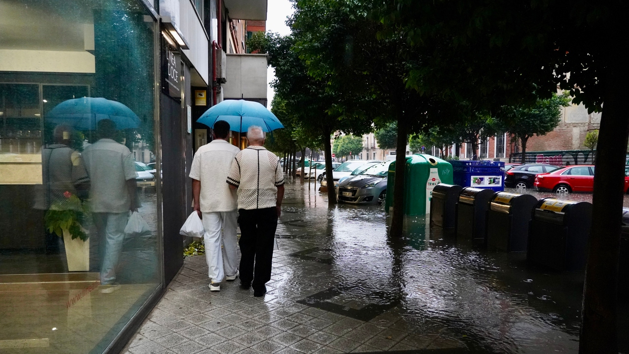 La Región de Murcia tendrá hoy cielos muy nubosos acompañados de chubascos tormentosos