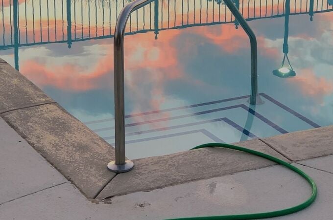 Muere un niño de cuatro años tras caer a una piscina en Mijas