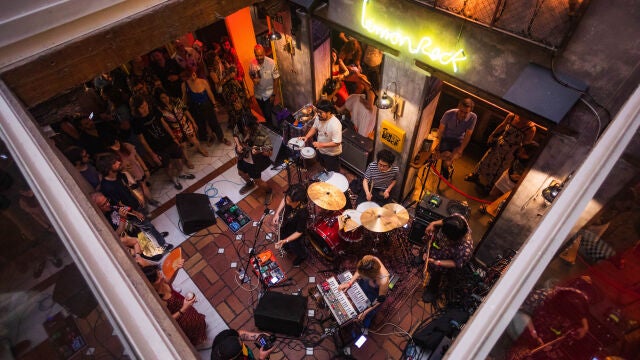 La banda tailandesa Khana Bierbood, en uno de los espacios de la sala granadina Lemon Rock