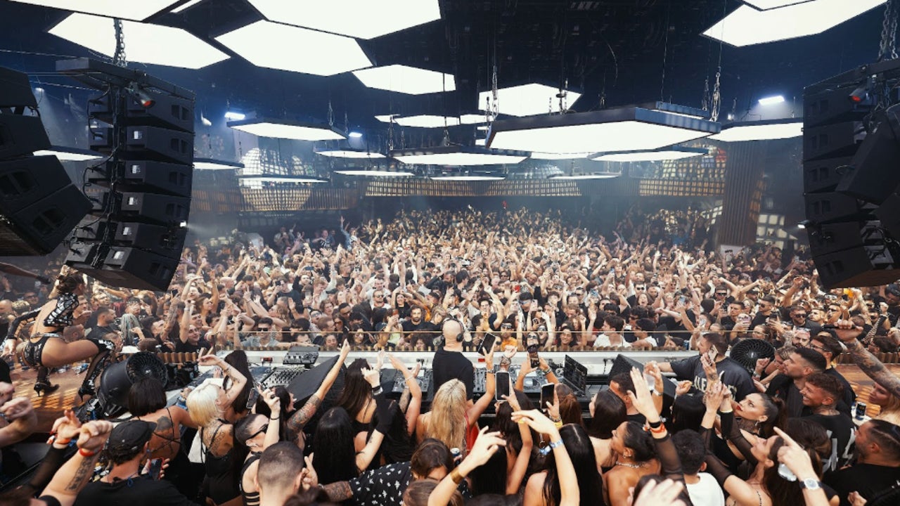 Así funcionan los clubes en Ibiza: mesas VIP por 500 euros la noche y el vaso siempre lleno