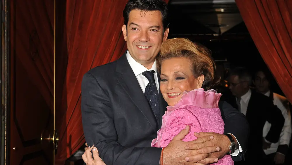 Carmen Sevilla junto a su hijo Augusto Algueró