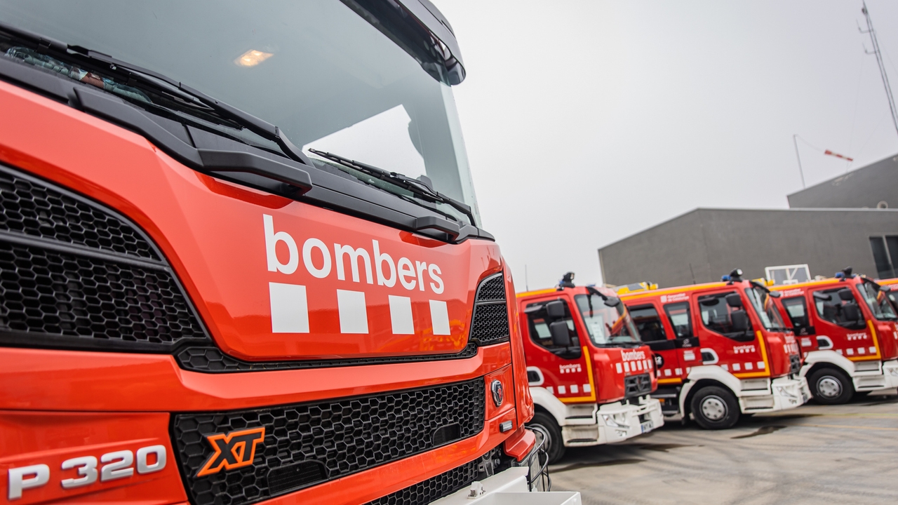 Tres heridos graves y uno leve en un incendio en un edificio en Sant Adrià del Besòs