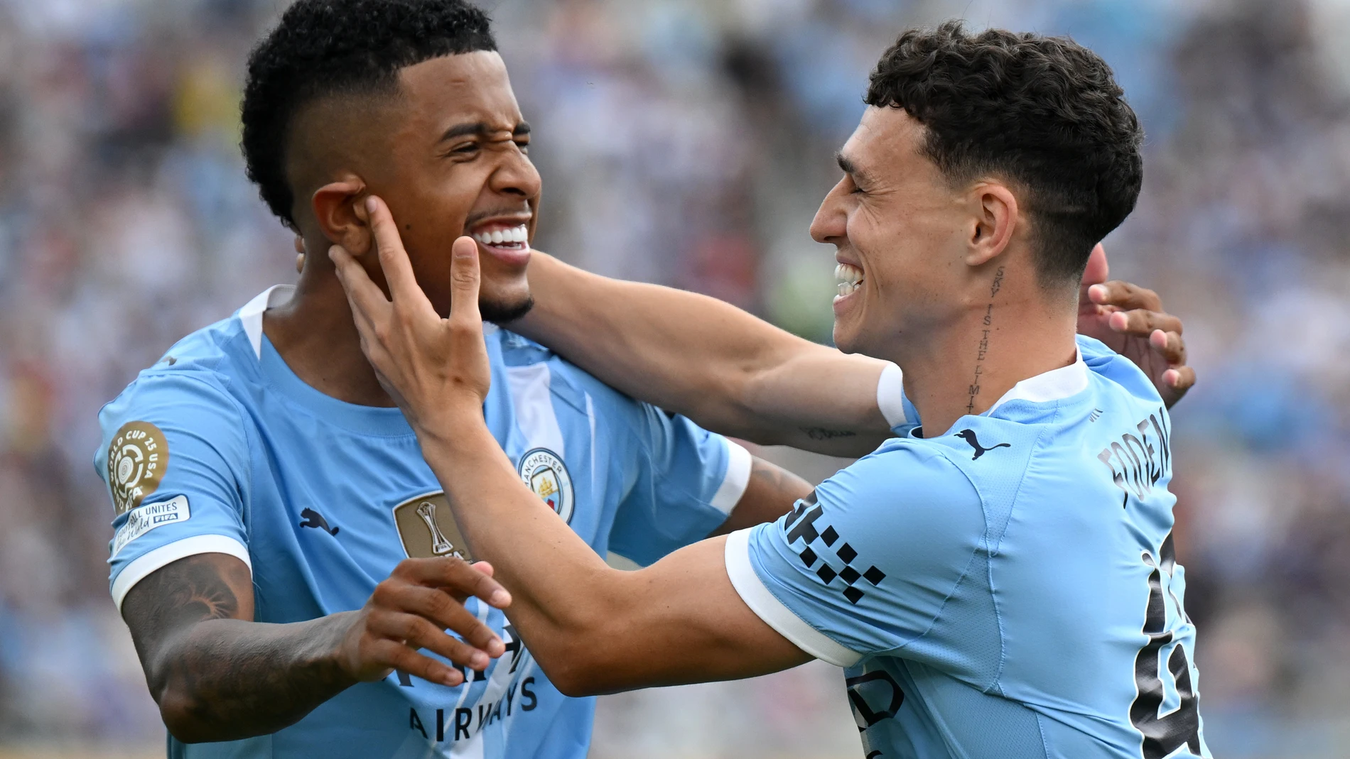 26 June 2025, US, Orlando: Manchester City's Phil Foden (R) celebrates his side's forth goal of the game with teammate Savinho during the FIFA Club World Cup Group G soccer match against Juventus at Camping World Stadium. Photo: Sven Hoppe/dpa26/06/2025 ONLY FOR USE IN SPAIN