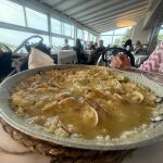 El espectacular restaurante con vistas a la playa donde comer el mejor arroz de toda Cantabria