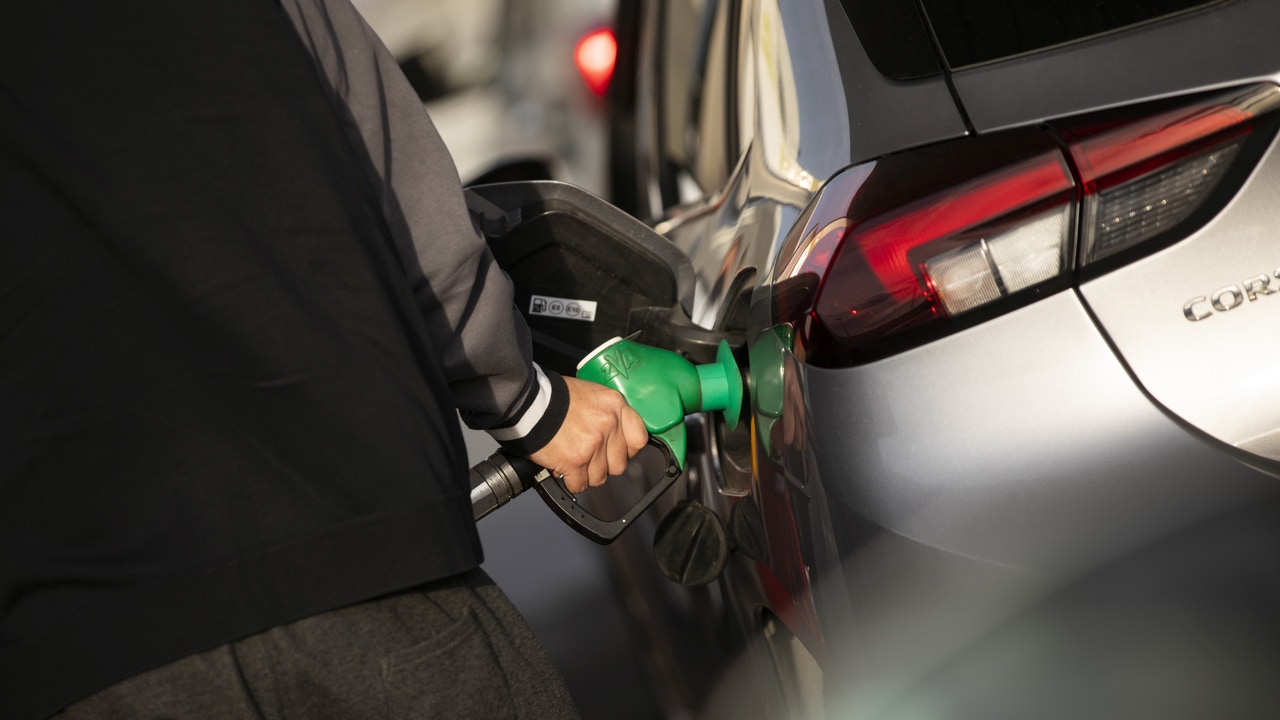 Los carburantes alivian el bolsillo en plena cuesta de septiembre tras bajar a nuevos mínimos