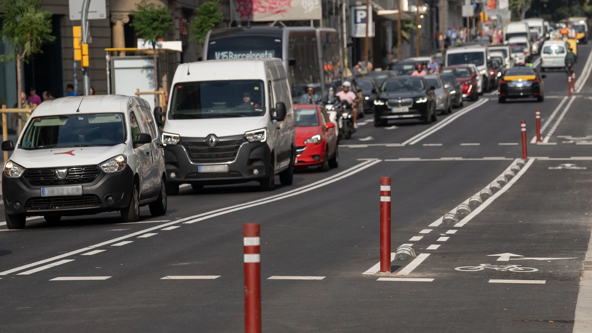 Carril bici en la Via Laietana de Barcelona. REMITIDA / HANDOUT por FOMENT Fotografía remitida a medios de comunicación exclusivamente para ilustrar la noticia a la que hace referencia la imagen, y citando la procedencia de la imagen en la firma 27/06/2025