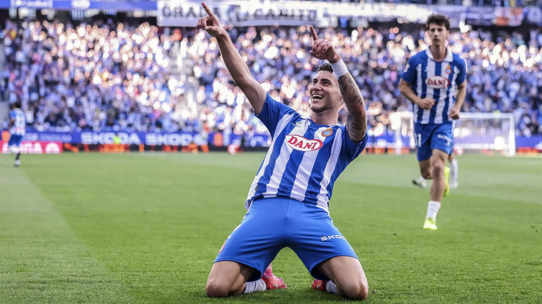 Fútbol.- CORR. El Espanyol ficha al delantero Roberto Fernández hasta 2031 tras su cesión