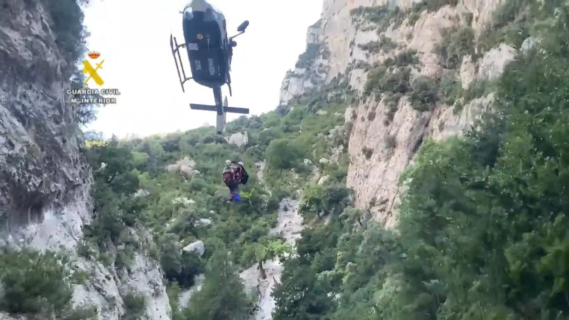 Rescate de dos senderistas en la zona de Mesa de los Tres Reyes, en Ansó (Huesca). Se activó a GREIM Jaca, Unidad Aérea de Huesca y médico 061, que rescataron agotados y extraviados a una vecina de Bilbao de 51 años y vecino de Madrid de 50 años REMITIDA / HANDOUT por Guardia Civil Fotografía remitida a medios de comunicación exclusivamente para ilustrar la noticia a la que hace referencia la imagen, y citando la procedencia de la imagen en la firma 30/06/2025