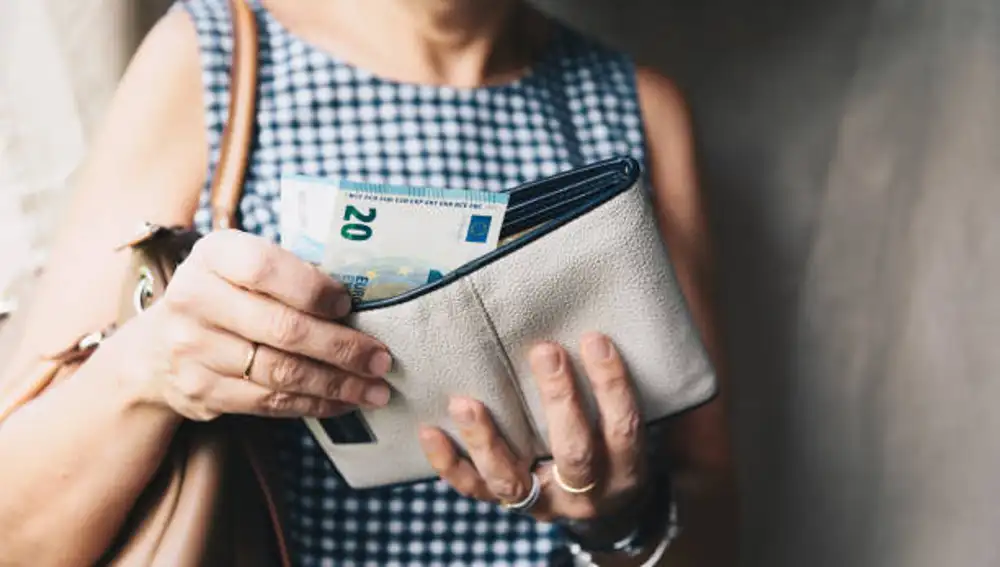 Prohibido por ley: qué tarjeta ya no se puede llevar en la cartera y cuál es el motivo