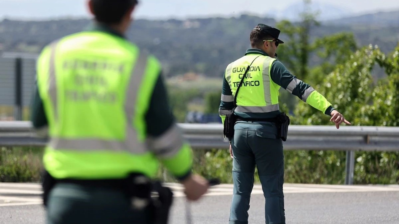 La Guardia Civil detiene a un coche que iba a 181 kilómetros por hora en una carretera a 80 en Turís