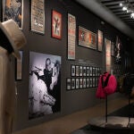 Algunas de las piezas y documentación que se pueden ver en la exposición que se ha inaugurado en La Nau de la Universitat en Valencia
