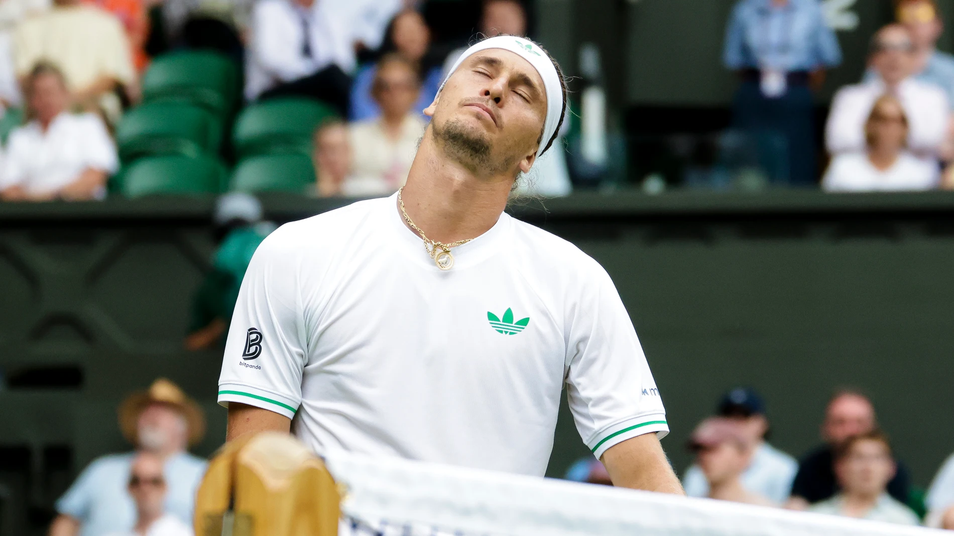 01 July 2025, United Kingdom, London: German tennis player Alexander Zverev reacts during his Men's Singles first round match against France's Arthur Rinderknech on day two of the 2025 Wimbledon Championships at the All England Lawn Tennis and Croquet Club. Photo: Frank Molter/dpa 01/07/2025 ONLY FOR USE IN SPAIN