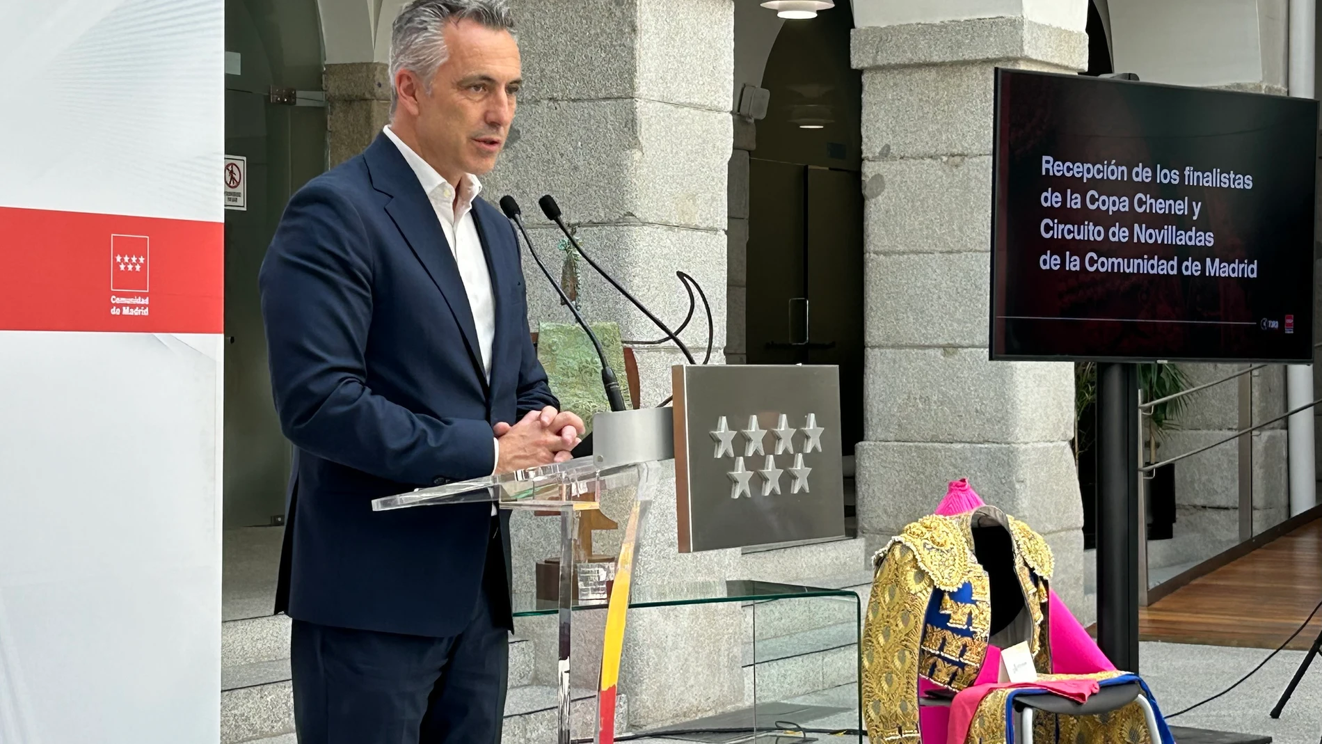 El consejero de Medio Ambiente, Agricultura e Interior de la Comunidad de Madrid, Carlos Novillo, durante la recepción de finalistas de l Copa Chenel y Circuito de Novilladas de la región REMITIDA / HANDOUT por COMUNIDAD DE MADRID Fotografía remitida a medios de comunicación exclusivamente para ilustrar la noticia a la que hace referencia la imagen, y citando la procedencia de la imagen en la firma 01/07/2025