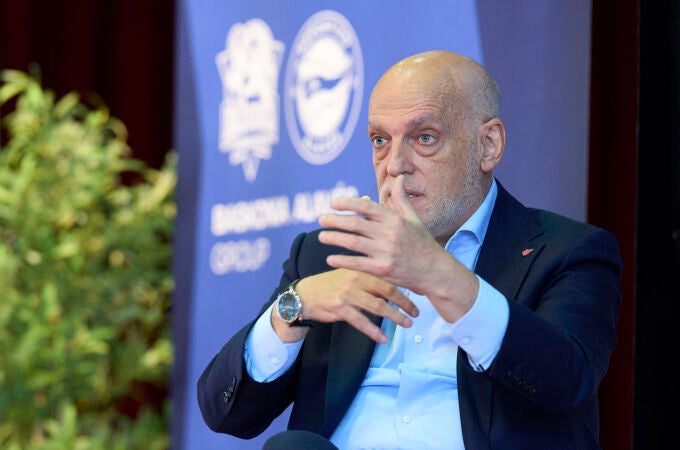 Javier Tebas participa en un seminario en colaboración con la Universidad Euneiz