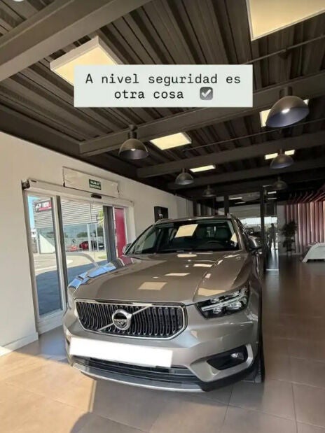 Story de Asraf Beno presumiendo de nuevo coche