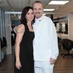 Ayuso junto a Miguel Bosé.