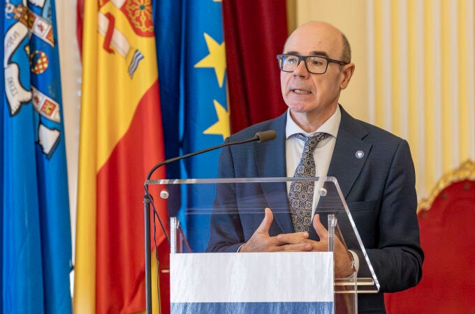 El rector de la Universidad de Granada, Pedro Mercado
