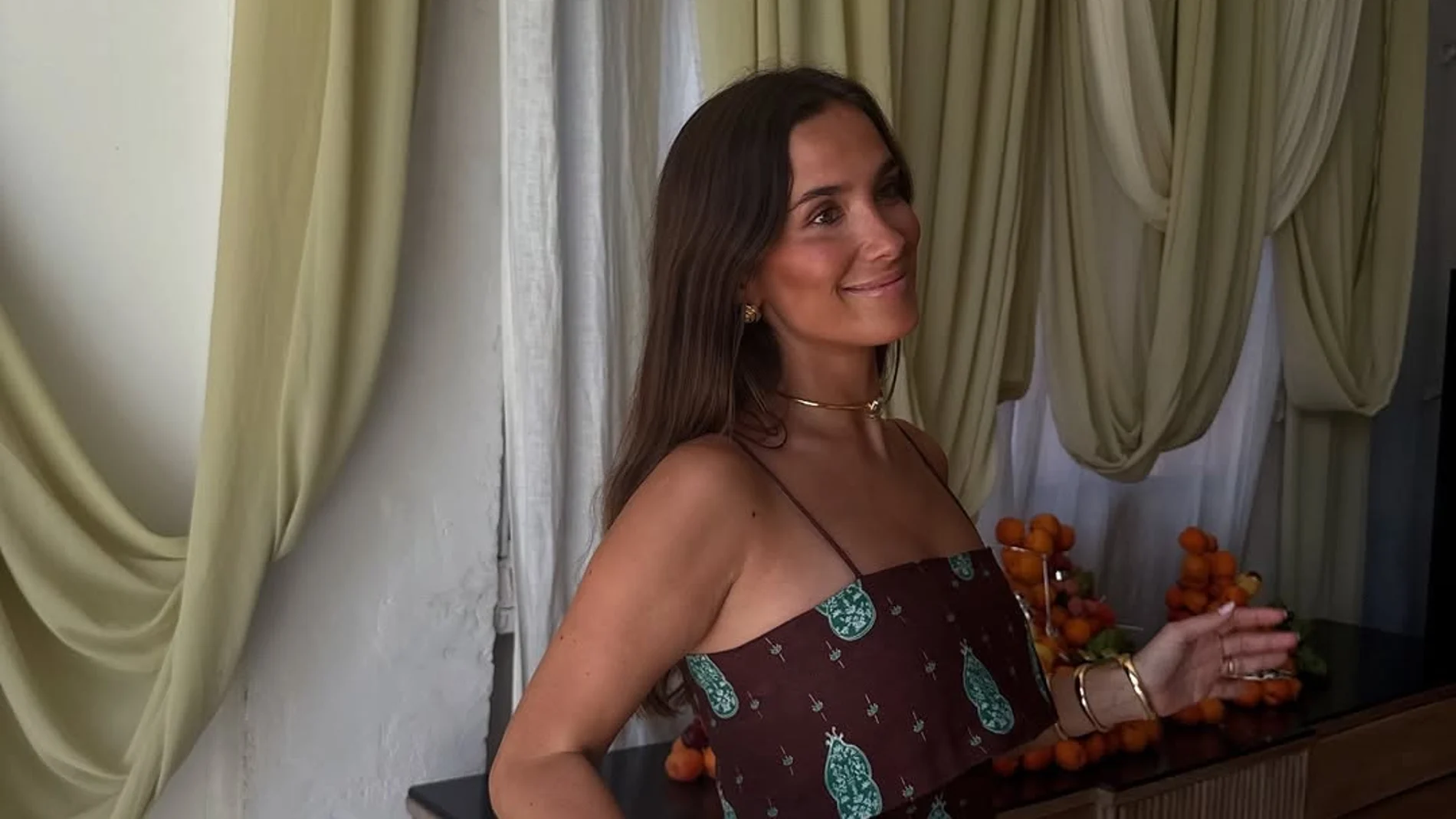 El look de María Pombo con vestido.