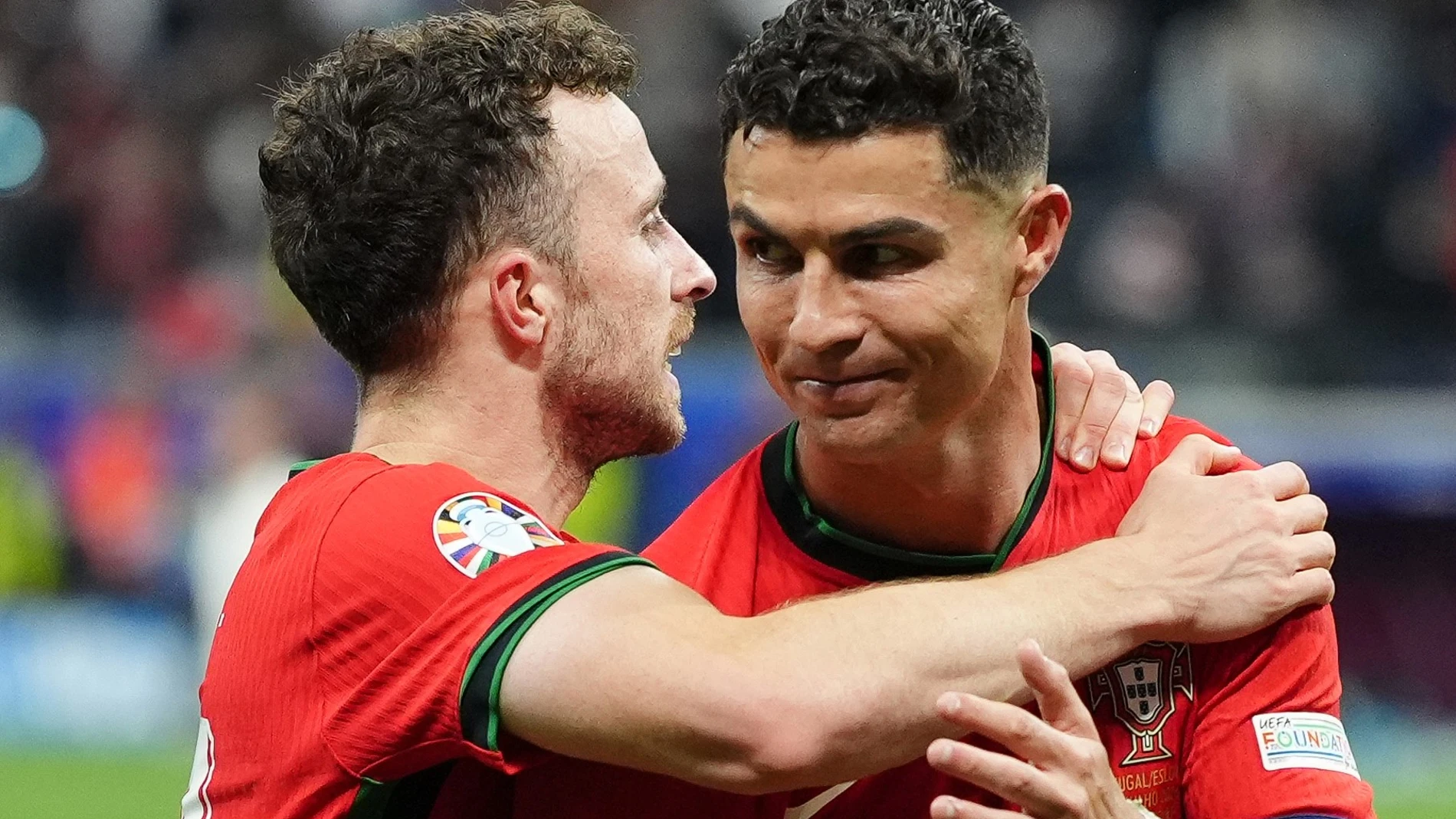 (Foto de ARCHIVO) FILED - 01 July 2024, Frankfurt/Main: Portugal's Cristiano Ronaldo (R) and Diogo Jota celebrate after winning the UEFA Euro 2024 Round of 16 soccwe match between Portugal and Slovenia at Frankfurt Arena. Diogo Jota and Cristiano Ronaldo. Cristiano Ronaldo said "it doesn't make sense" following the death of his Portugal team-mate Diogo Jota, aged 28. Photo: Bradley Collyer/PA Wire/dpa 01/07/2024 ONLY FOR USE IN SPAIN