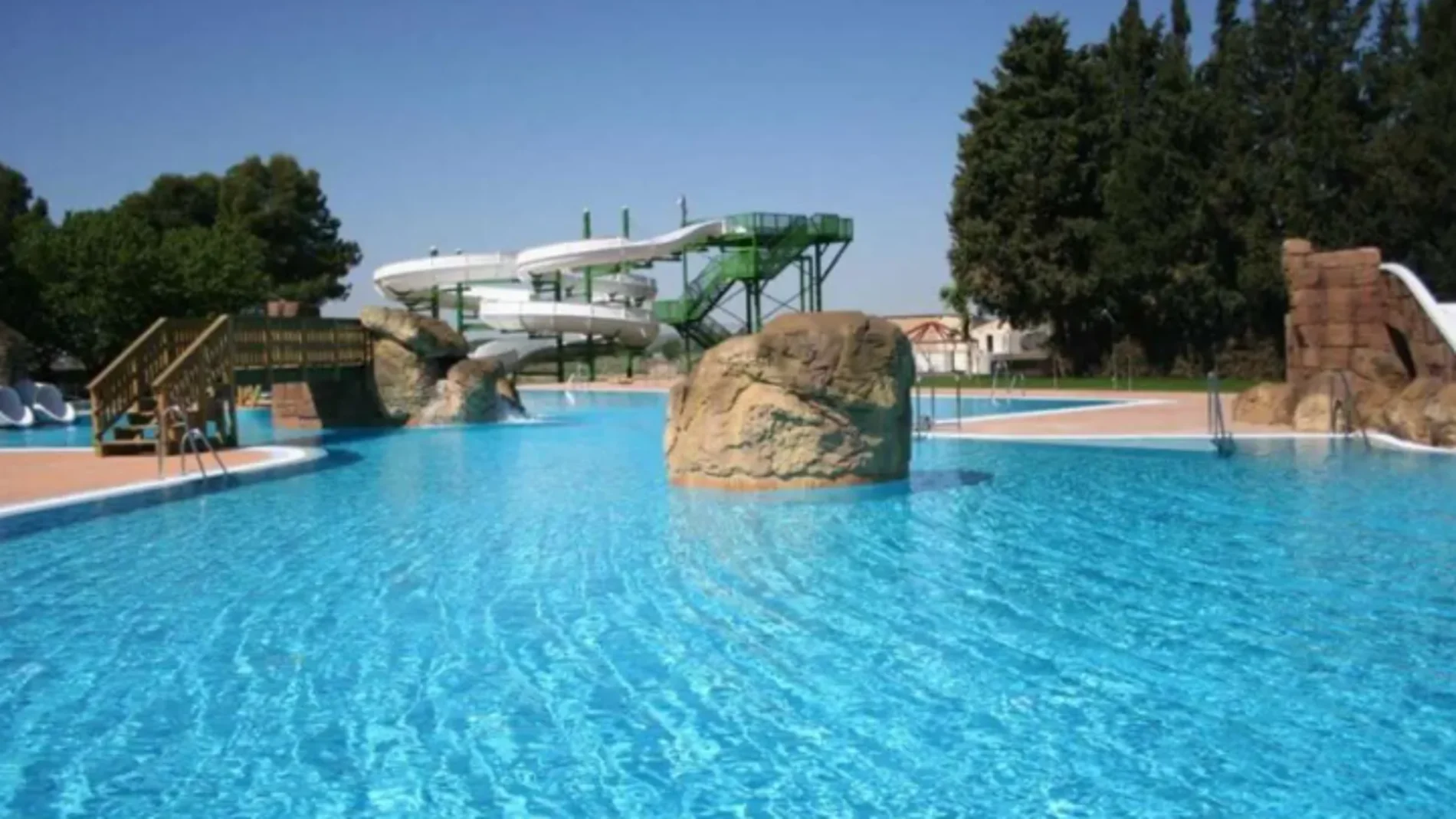 El parque acuático de Monzón se prepara para otra gran temporada.