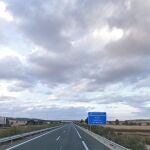 Sucesos.- El vuelco de un camión cisterna con butano causa el corte total del tráfico en la A-30 a su paso por Albacete