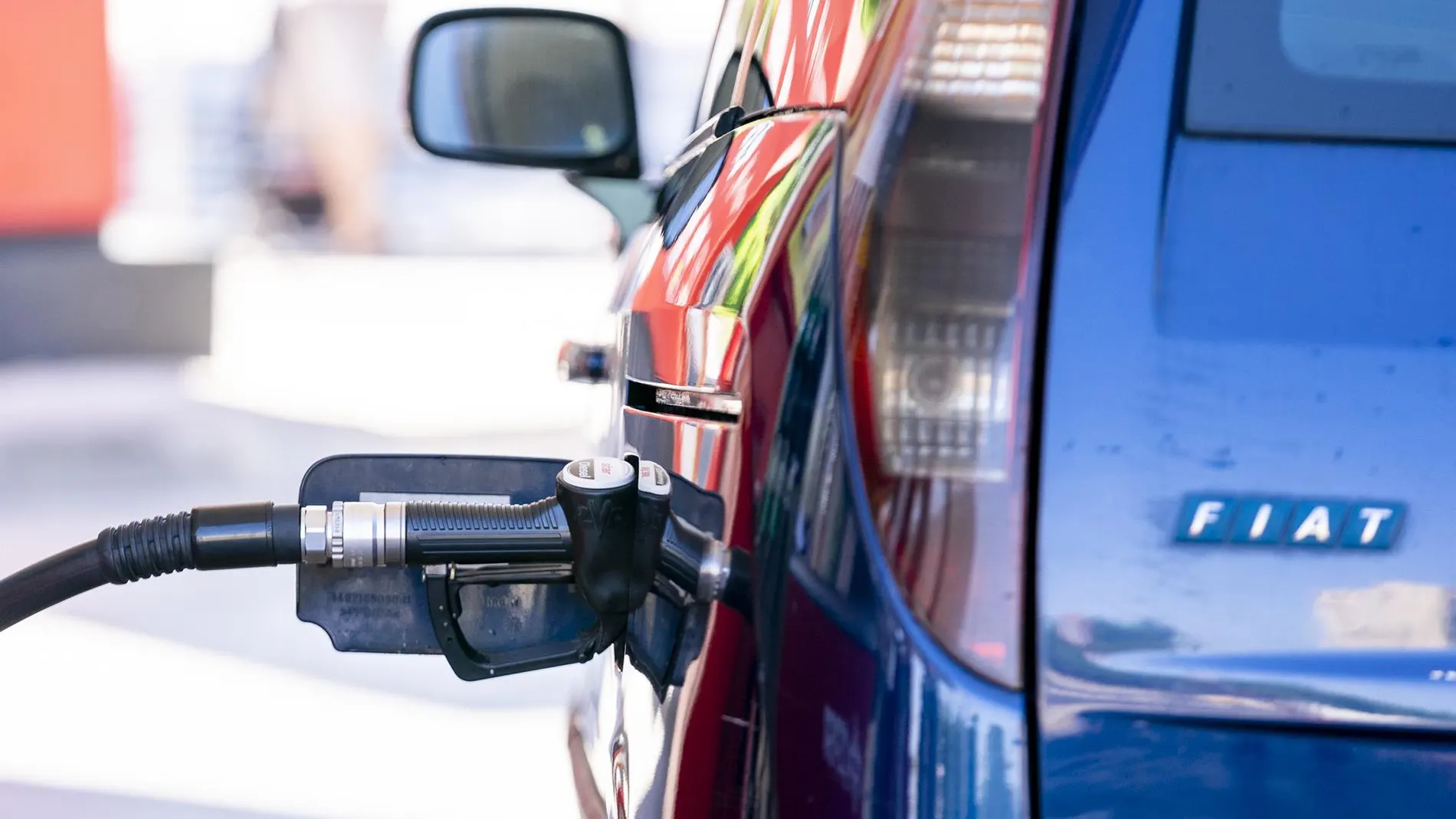 Economía.- Los precios de la gasolina y el diésel suben casi un 2% al arranque de la primera operación salida del verano