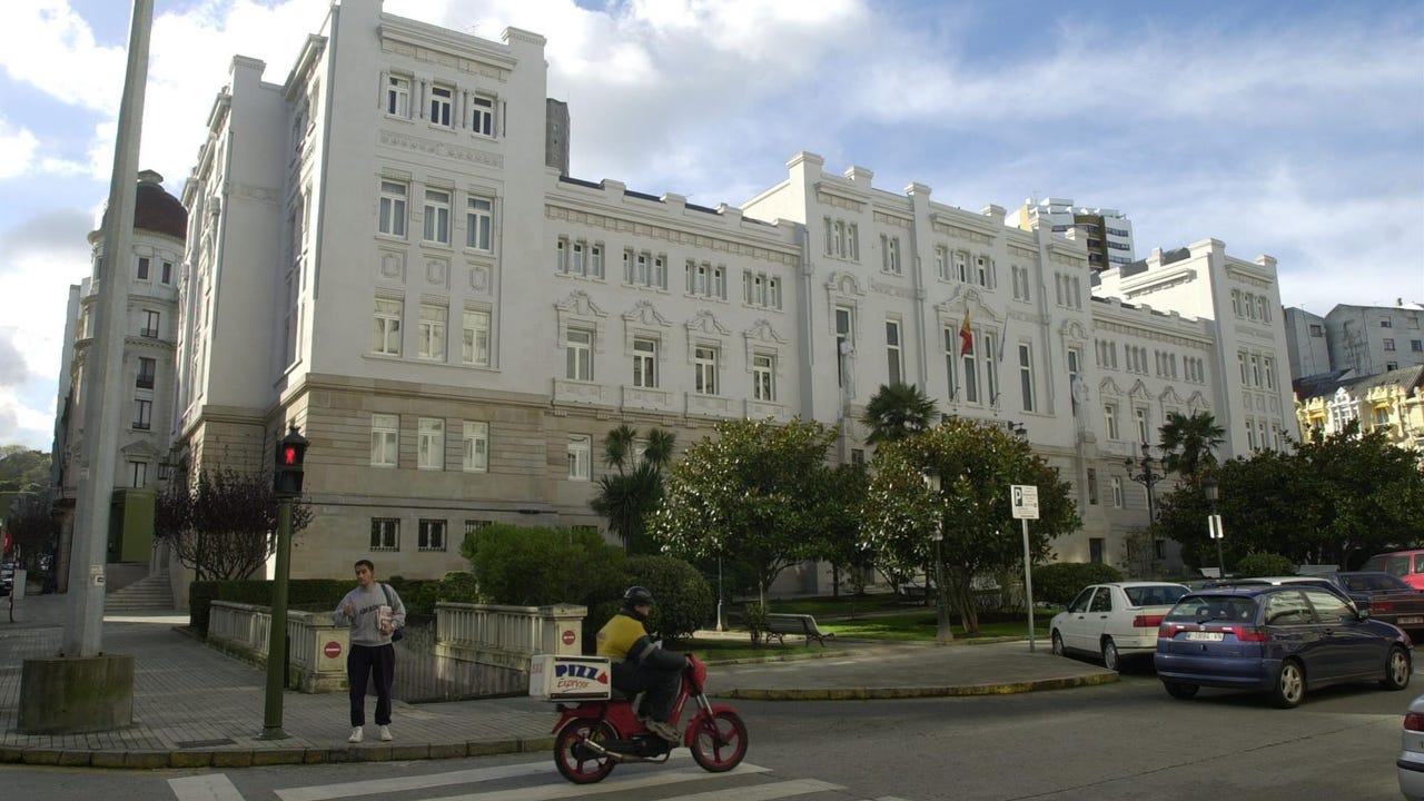 La justicia gallega da la razón a un profesor interino cesado tras 30 años de trabajo