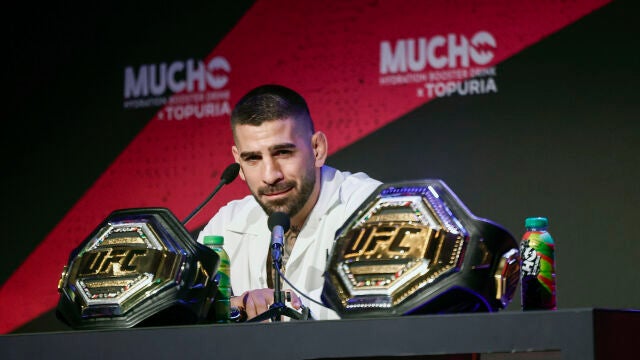 MADRID, 04/07/2025.-El campe&oacute;n del mundo del peso ligero de artes marciales mixtas, el espa&ntilde;ol Ilia Topuria, comparece este viernes en una rueda de prensa, en Madrid, tras ganar el t&iacute;tulo el pasado domingo en Las Vegas (Estados Unidos).-EFE/ Sergio P&eacute;rez 