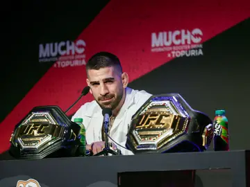 El campeón del mundo del peso ligero de artes marciales mixtas, el español Ilia Topuria, comparece este viernes en una rueda de prensa, en Madrid MADRID, 04/07/2025.-El campeón del mundo del peso ligero de artes marciales mixtas, el español Ilia Topuria, comparece este viernes en una rueda de prensa, en Madrid, tras ganar el título el pasado domingo en Las Vegas (Estados Unidos).-EFE/ Sergio Pérez